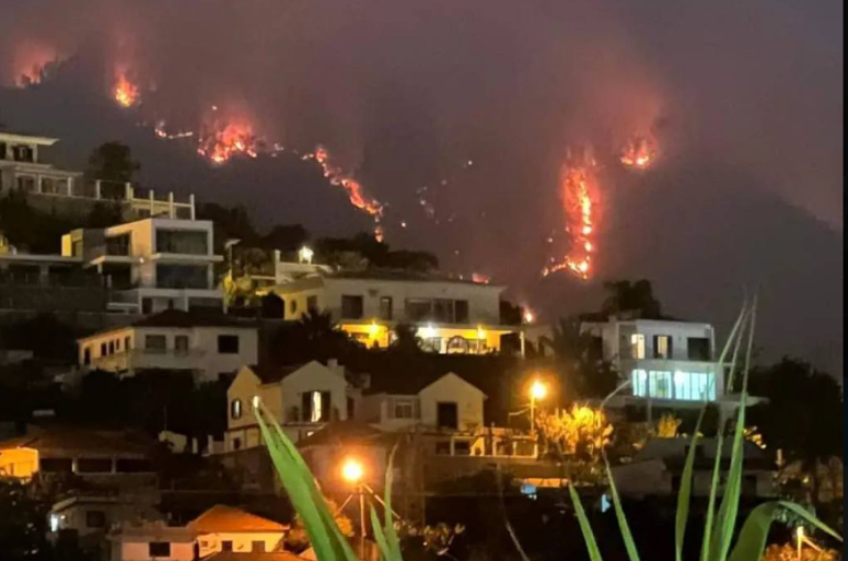 Πορτογαλία: Ανεξέλεγκτη εξακολουθεί να καίει η φωτιά στη Μαδέρα