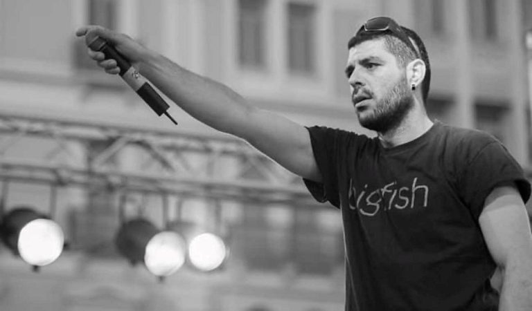 Μητέρα Παύλου Φύσσα: Μακάρι να έτρωγα εγώ το μαχαίρι (video)