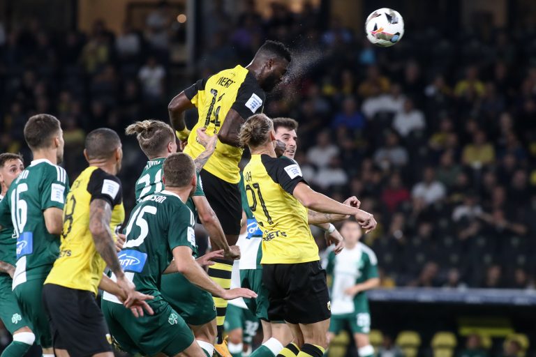 «Πάτησε» Παναθηναϊκό και ανέβηκε κορυφή η ΑΕΚ (VIDEO)