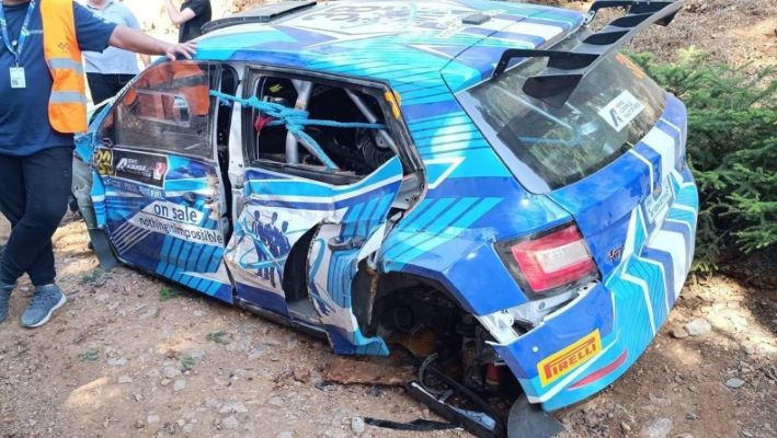 Σφοδρή σύγκρουση για οδηγό του Ράλλυ Ακρόπολις (video+photo)