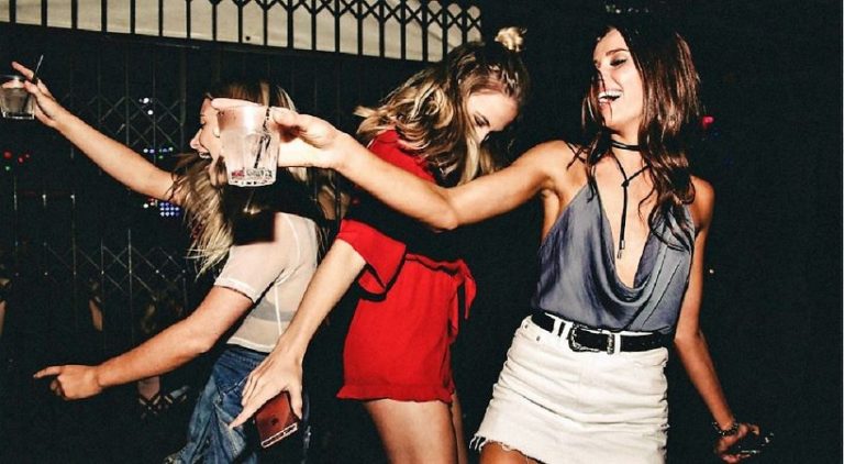 Κοριτσοπαρέα… ανδρών! (video)