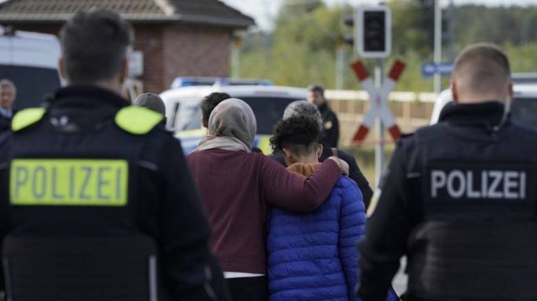 Τρικυμία στην ΕΕ από την απόφαση της Γερμανίας για το μεταναστευτικό