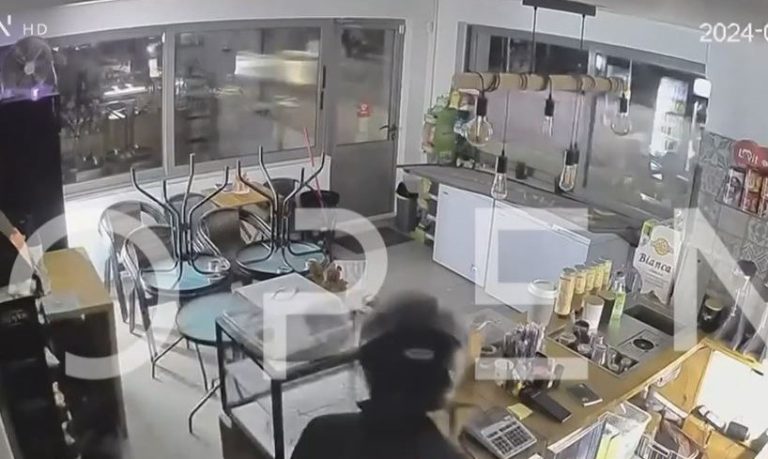Έβλεπε live τον διαρρήκτη στην καφετέρια του και… αντέδρασε! Βίντεο-ντοκουμέντο