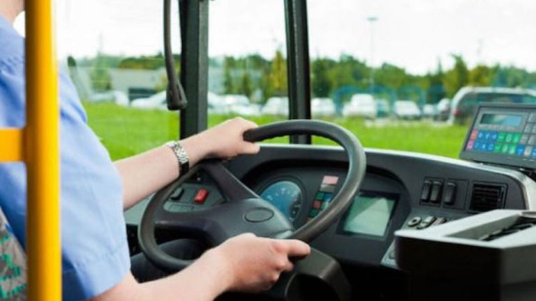 Οδηγός ΚΤΕΛ αδιαφορεί για την ασφάλεια των επιβατών (video)