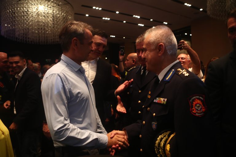 Το «ευχαριστώ» του πρωθυπουργού στους πυροσβέστες!
