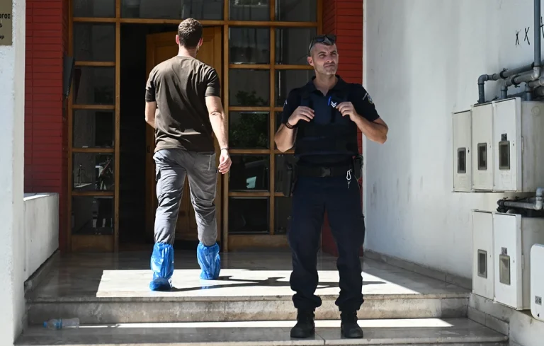 Βρέθηκε άνδρας μαχαιρωμένος στη Νέα Σμύρη (photo)