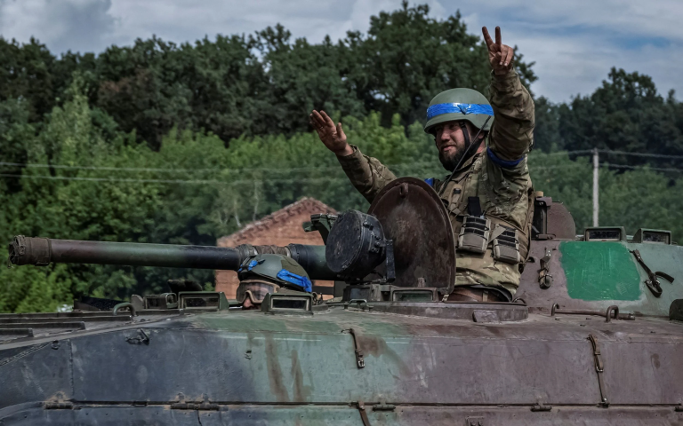 Όπλα και «πράσινο» για χτυπήματα μεγάλου βεληνεκούς ζητά από τη Δύση ο Ζελένσκι