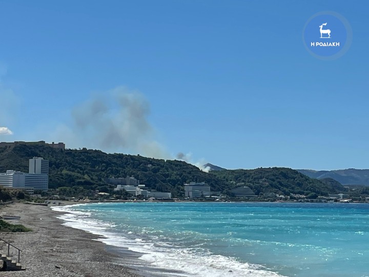 Συναγερμός για πυρκαγιά στη Ρόδο (PHOTOS)