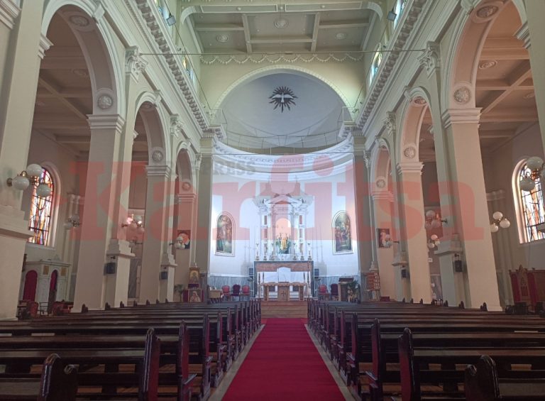 Δείτε το εσωτερικό της μοναδικής καθολικής εκκλησίας στην Θεσσαλονίκη (PHOTOS)