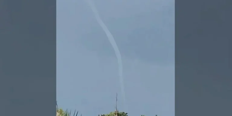 Υδροστρόβιλος εμφανίστηκε στον Τορωναίο κόλπο στην Χαλκιδική (VIDEO)