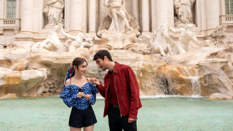 Στο «ρινγκ» Μακρόν-Γκουαλτιέρι για το «Emily in Paris