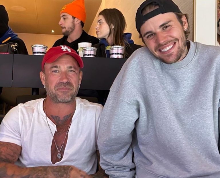 Δείτε πως μοιάζουν οι πατέραδες 13 διασήμων! (video)