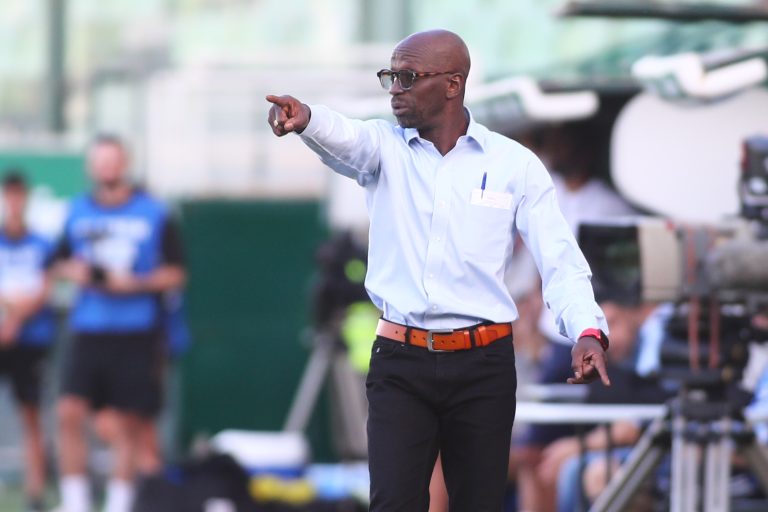 Διεθνής διασυρμός του ελληνικού ποδοσφαίρου από τα όσα απίστευτα αποκάλυψε ο Κλοντ Μακελελέ