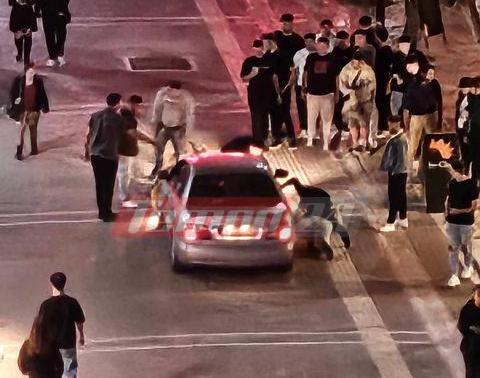 Πανικός από μεθυσμένο οδηγό σε… πεζόδρομο της Πάτρας! (PHOTOS)