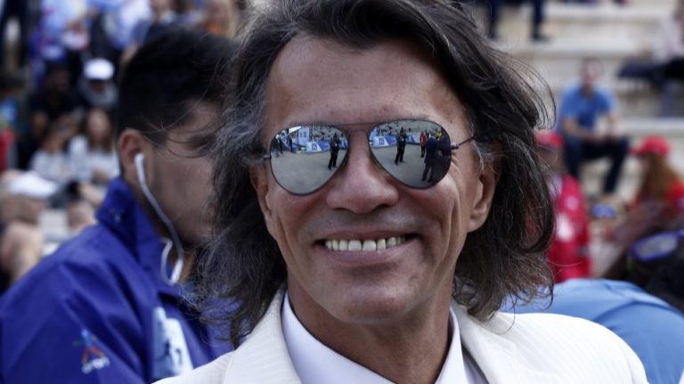 Τροχαίο είχε ο Ηλίας Ψινάκης! Το αυτοκίνητο του καρφώθηκε σε κολόνα (photo)