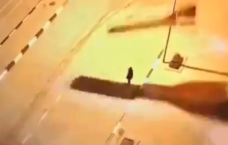 Σκληρό βίντεο: Η στιγμή που Παλαιστίνιος σκοτώθηκε από πύραυλο του Ιράν