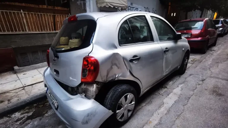 Πως το κατάφερε; Oδηγός έπεσε πάνω σε 17 σταθμευμένα οχήματα