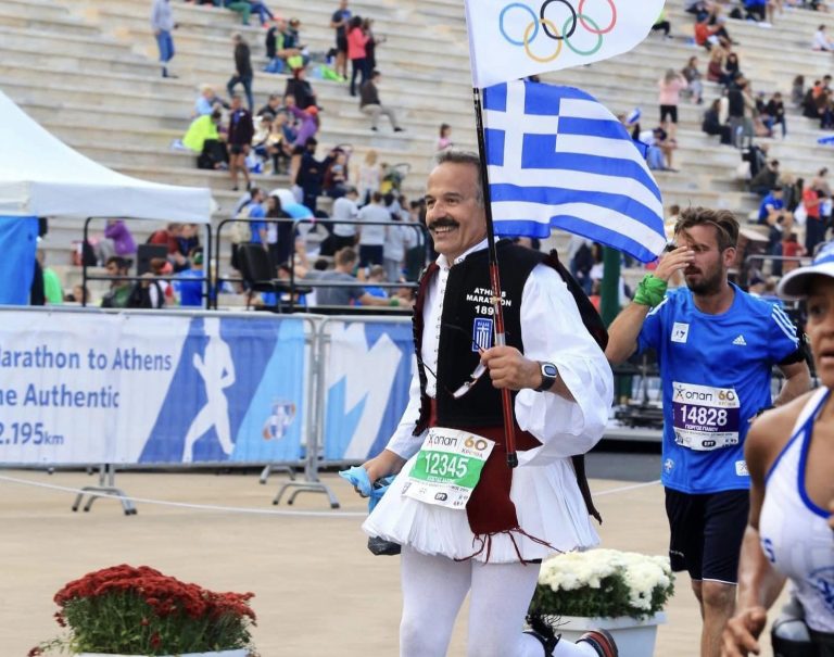 Ήρθε από Ολλανδία να τρέξει στον Μαραθώνιο και του έκλεψαν τη… φουστανέλα! (photo)