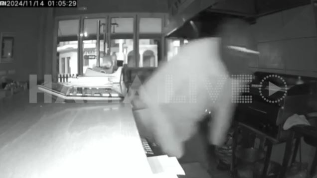 Βίντεο-ντοκουμέντο! Διαρρήκτης αρπάζει ολόκληρη την ταμειακή! (VIDEO)