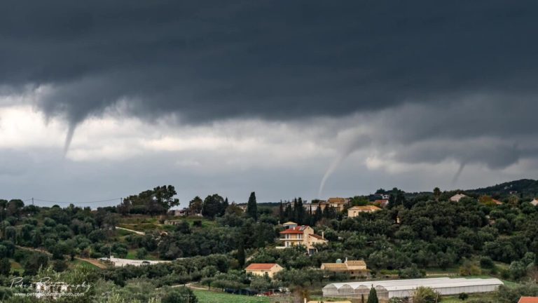 Εντυπωσιακό! Τρεις υδροστρόβιλοι ταυτόχρονα στην Κέρκυρα! (PHOTOS)