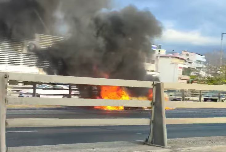 «Λαμπάδιασε» αυτοκίνητο στον Κηφισό! (VIDEO)