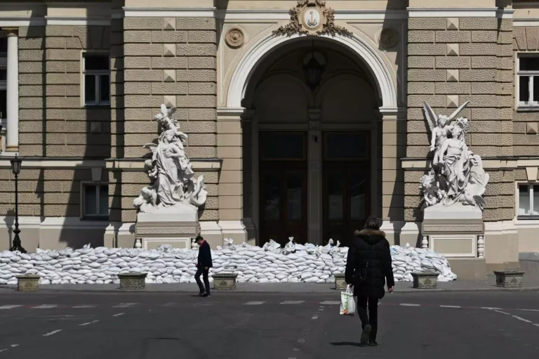 Κλείνει η ελληνική πρεσβεία στο Κίεβο υπό τους φόβους αεροπορικής επίθεσης