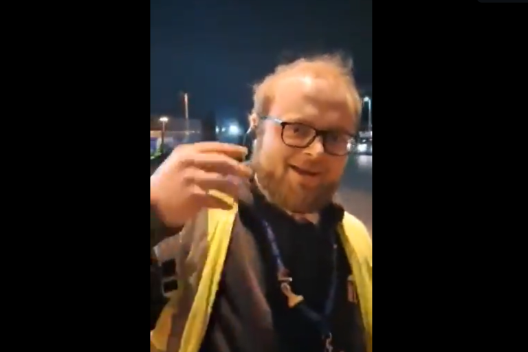 Άγγλος σεκιούριτι τραγουδάει τον ύμνο του ΠΑΟΚ και γίνεται viral! (video)