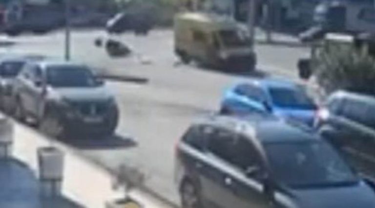 Βίντεο-ντοκουμέντο από την ώρα που ο αδικοχαμένος μοτοσικλετιστής έπεσε πάνω στο ασθενοφόρο
