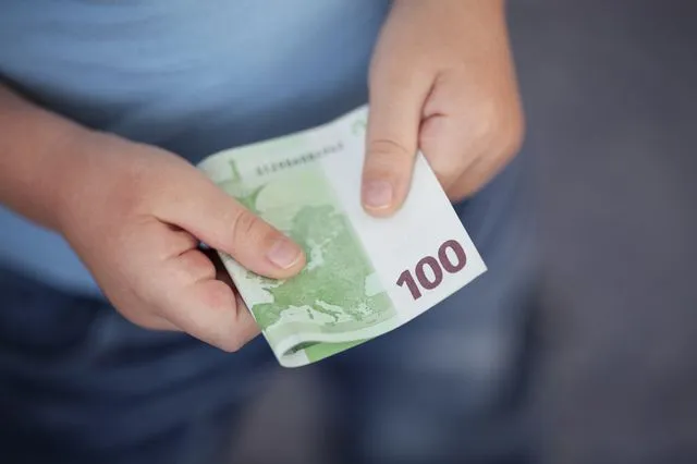 Που βρήκε τα 15.000 ευρώ ο μαθητής στη Κύπρο; (video)