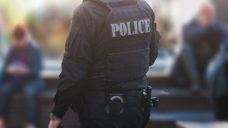 Αστυνομικός χτύπησε με το αυτοκίνητό του και επιτέθηκε με σιδερολοστό στον αδελφό του