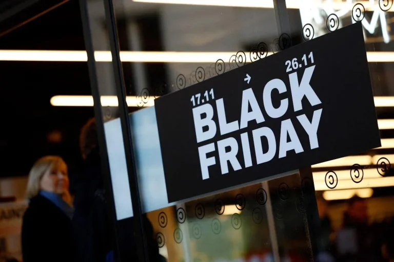 Black Friday: Από τις ουρές στα καταστήματα στο αόρατο ψηφιακό οικοσύστημα που τη στηρίζει