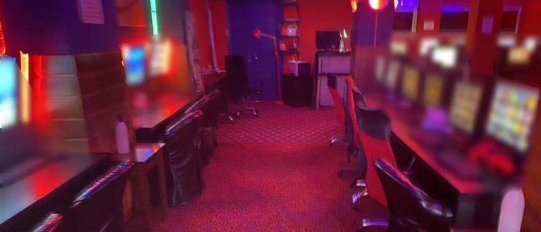 Έφοδοι για παράνομα «φρουτάκια» σε καφετέριες της Αθήνας (VIDEO)