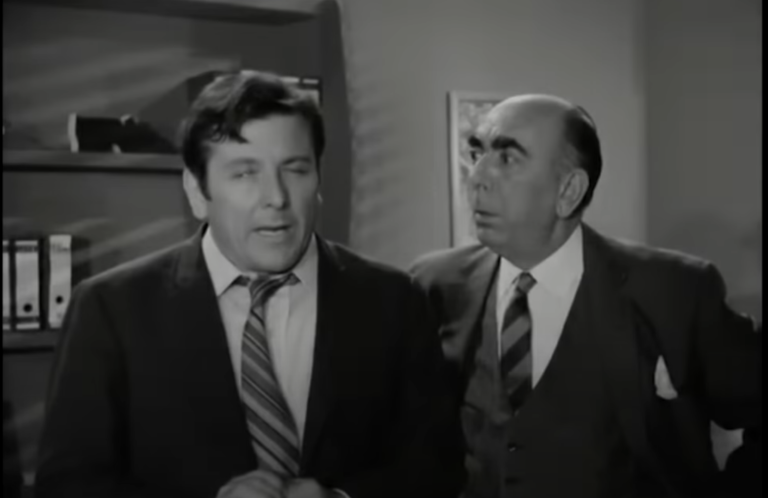 Το επικό λάθος του Βουτσά στην ταινία «για ποιον χτυπά η κουδούνα» (video)