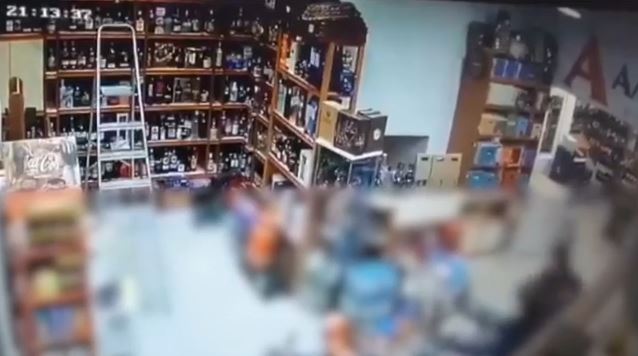 Βίντεο ντοκουμέντο από ληστή που «χτύπαγε» καταστήματα στο Νέο Ηράκλειο