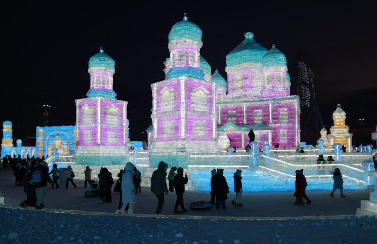 Μια εντυπωσιακή ολόκληρη πόλη από… πάγο! (PHOTOS)