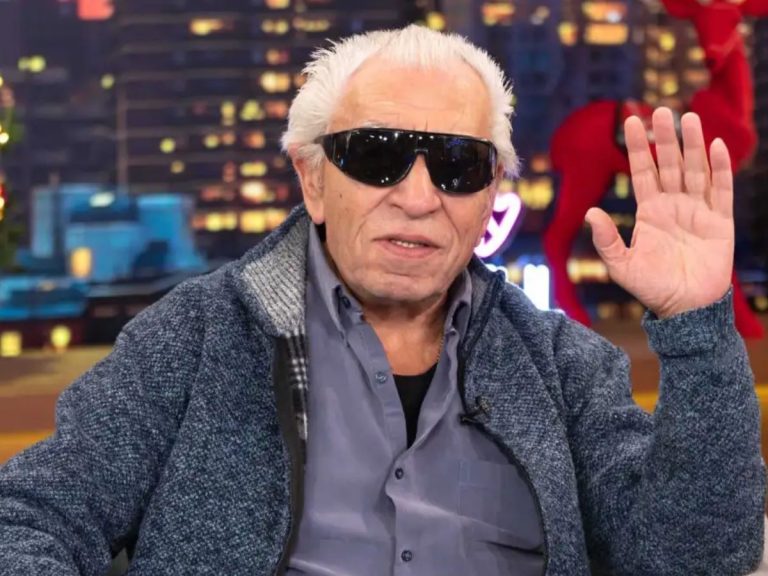 Θαυμάστρια έσκισε την μπλούζα του «πλανητάρχη» σε συναυλία στην Αυστραλία! (video)