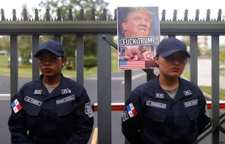 Διαδήλωση μπροστά στην πρεσβεία των ΗΠΑ στον Παναμά: «Κάτω τα χέρια από τη Διώρυγα»