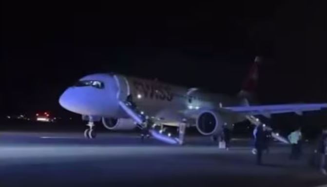 Λαχτάρησαν οι επιβάτες πτήσης της Swiss όταν γέμισε καπνούς! (VIDEO)