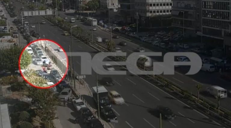 Μεθυσμένος οδηγός ΙΧ παρέσυρε σταθμευμένα μηχανάκια στη Συγγρού (VIDEO)
