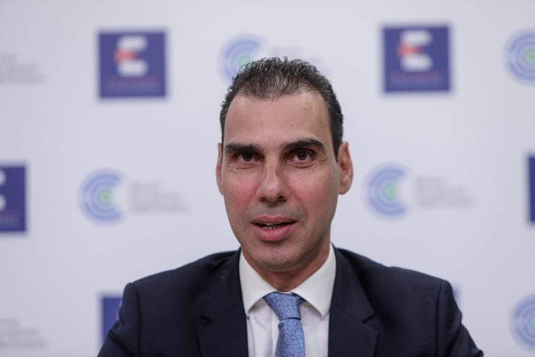 Ο Θεμιστοκλέους βάζει «φρένο» στην κατανάλωση γλυκών τις γιορτές (video)