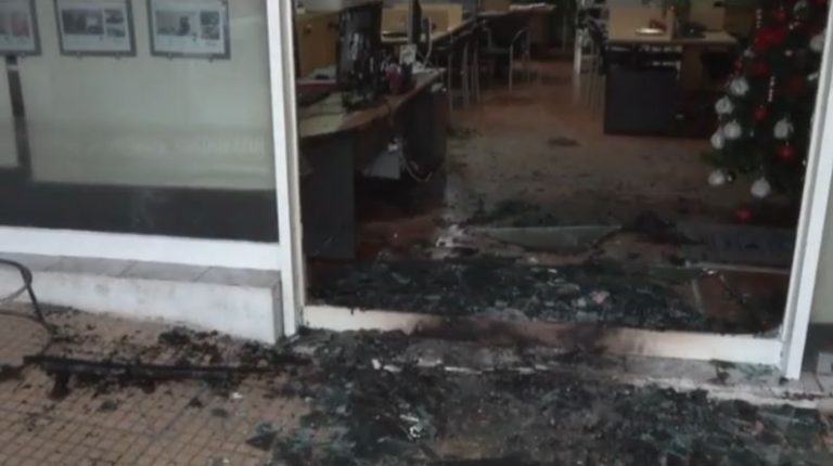 Επίθεση με μολότοφ σε μεσιτικό γραφείο στο Θησείο (VIDEO)