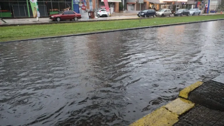 Διακόπηκε η κυκλοφορία στην Καλάμου – Ωρωπού! Μεγάλα προβλήματα στην Εύβοια (photo+video)