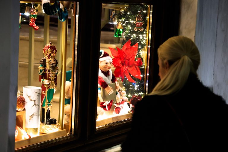 Έρχονται τα καλάθια των Χριστουγέννων και του Αϊ Βασίλη! Τι θα περιλαμβάνουν (video)