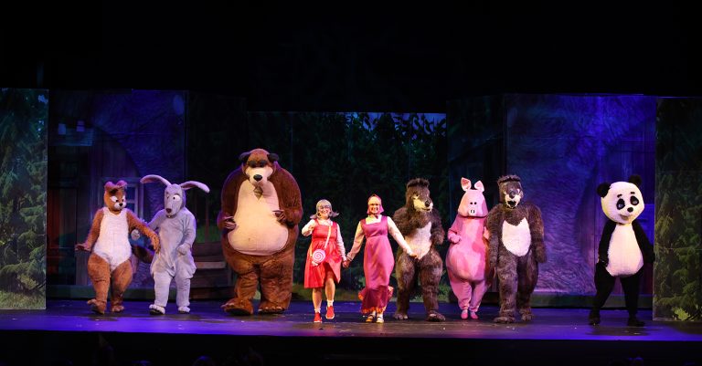 Τελευταίες παραστάσεις στην Αθήνα για το παιδικό έργο «Η Μάσα και ο Αρκούδος, μια μεγάλη γιορτή»!