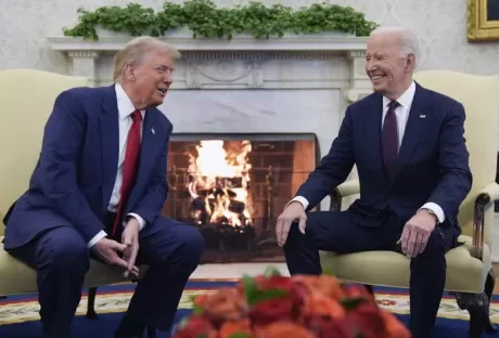 Αποκαλύφθηκε το περιεχόμενο της επιστολής που άφησε ο Μπάιντεν στον Τραμπ Τραμπ Μπάιντεν