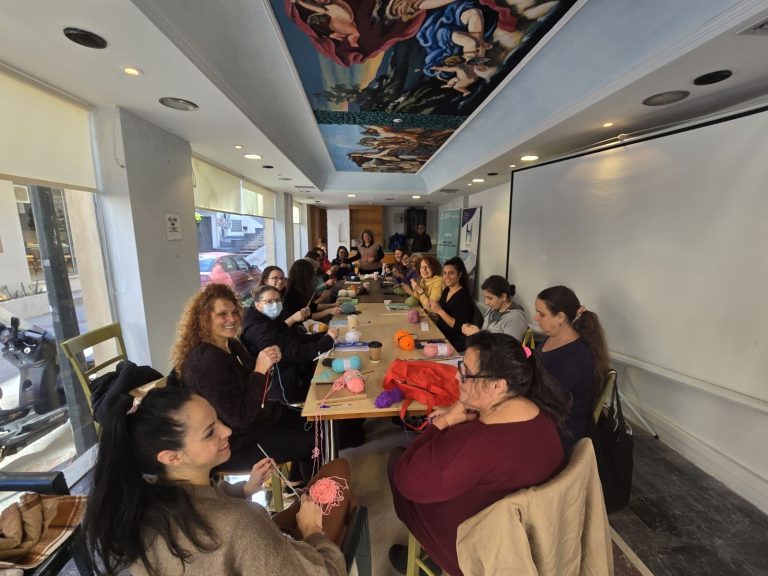 Από πλέξιμο μέχρι εκμάθηση χρήσης κινητών τηλεφώνων (PHOTOS)