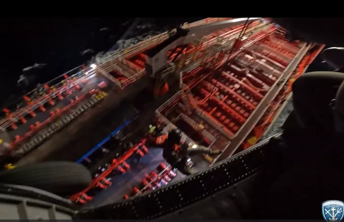 Βίντεο ντοκουμέντο! Επιχείρηση αεροδιακομιδής ναυτικού από πλοίο στην Κρήτη