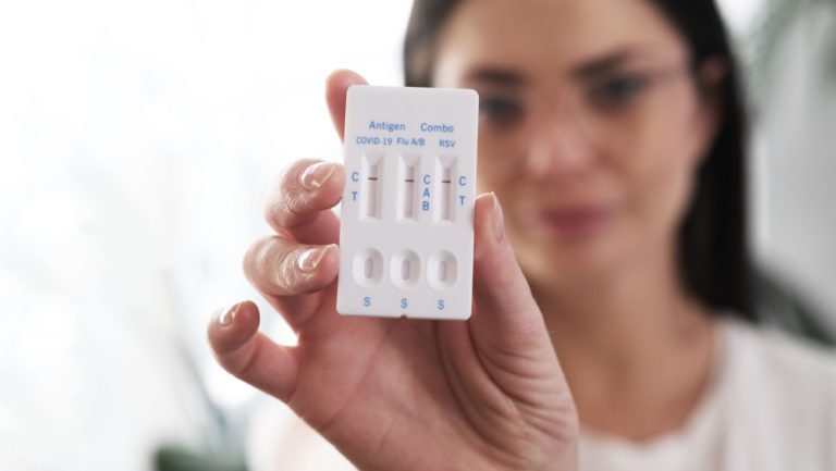 Η έξαρση των ιώσεων θα «τραβήξει» μέχρι τον Μάρτιο! (video)