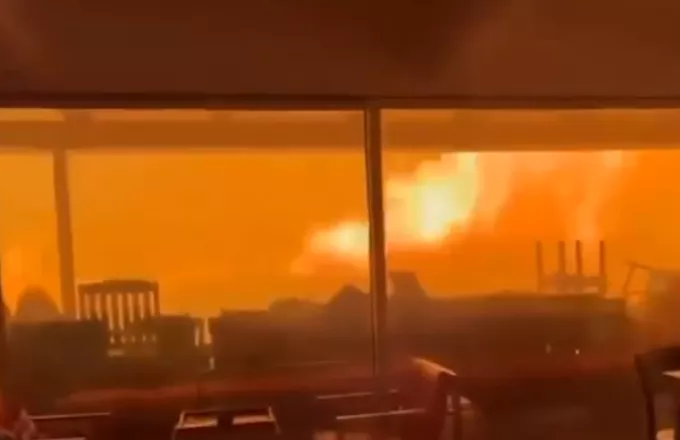 Λος Άντζελες: Σπίτι τυλίγεται στις φλόγες ενώ ο ιδιοκτήτης τραβάει βίντεο (video) Λος Άντζελες