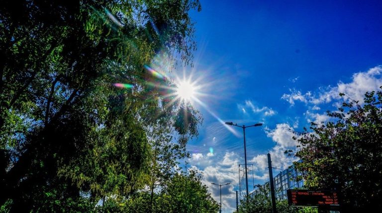 «Ανοιξιάτικος» καιρός με ασθενείς βροχοπτώσεις